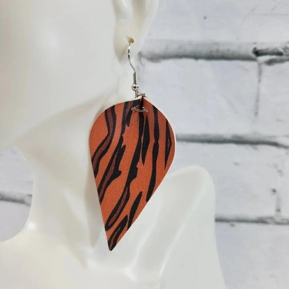 Tiger Stripes Faux Leather Dangle Chic Lightweight Earrings 1br7 - Picture 6 of 6